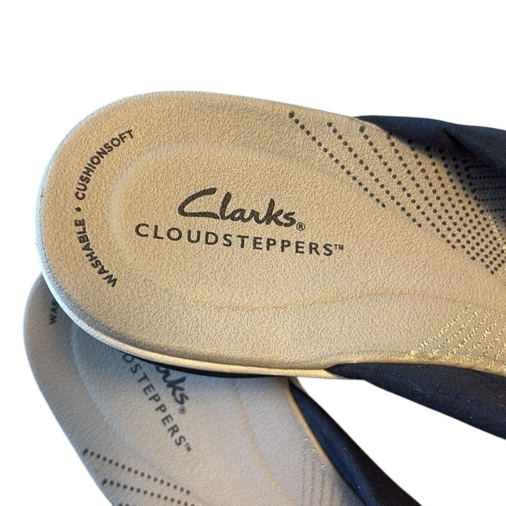 Clarks Women’s Cloudsteppers Sandals Thong Navy and White Size 10 New - Picture 2 of 5